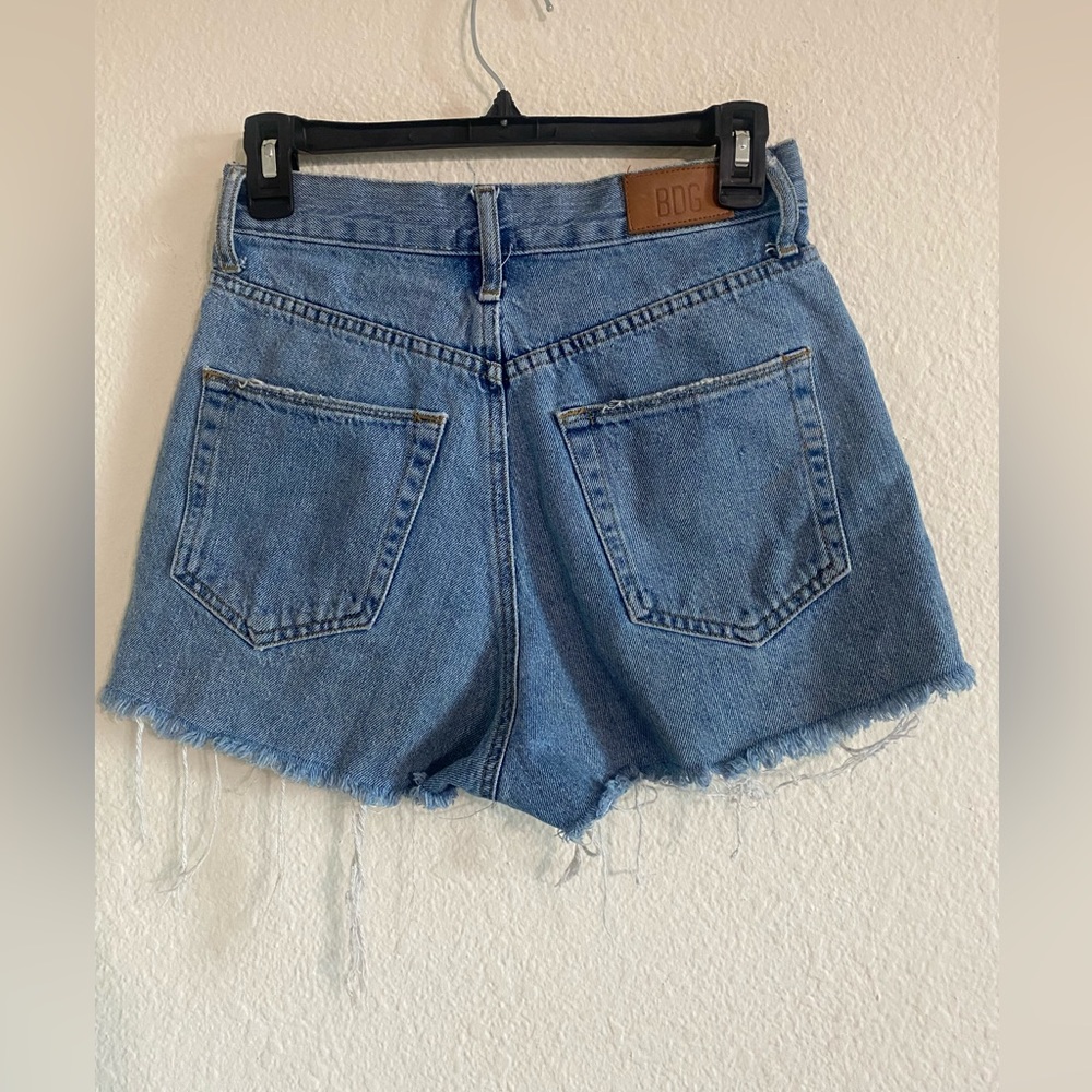 DISTRESSED BDG  MOM SHORTS